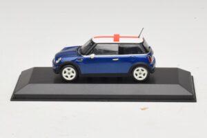 Mini Cooper S R53 Sininen Englannin Lipulla Minichamps 1:43 Mini Cooper S R53 Sininen Englannin Lipulla Minichamps 1:43 MINI012 Metalli