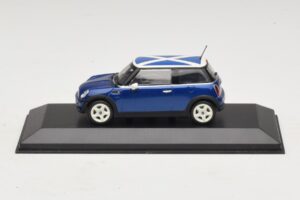 Mini Cooper S R53 Sininen Skotlannin Lipulla Minichamps 1:43 Mini Cooper S R53 Sininen Skotlannin Lipulla Minichamps 1:43 MINI016 Metalli