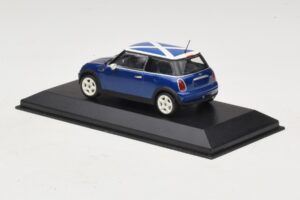 Mini Cooper S R53 Sininen Skotlannin Lipulla Minichamps 1:43 MINI016 Metalli — kuva 3 / 5