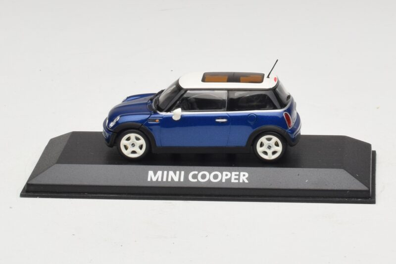 Mini Cooper S R53 Tummansininen Panoraamakatolla Minichamps 1:43 MINI021 Metalli
