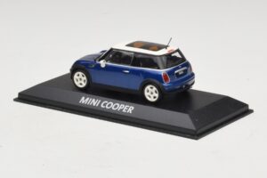 Mini Cooper S R53 Tummansininen Panoraamakatolla Minichamps 1:43 MINI021 Metalli — kuva 3 / 4
