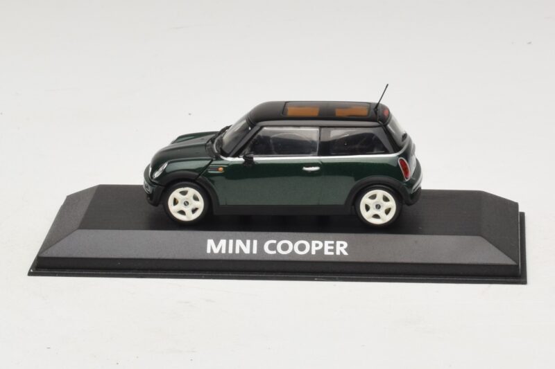 Mini Cooper S R53 Tummanvihreä Mustalla Katolla Minichamps 1:43 MINI023 Metalli
