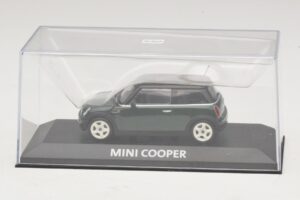 Mini Cooper S R53 Tummanvihreä Mustalla Katolla Minichamps 1:43 MINI023 Metalli — kuva 4 / 5