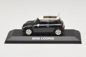 Mini Cooper S R53 Tummanvihreä Panoraamakatolla Minichamps 1:43 Mini Cooper S R53 Tummanvihreä Panoraamakatolla Minichamps 1:43 MINI015 Metalli