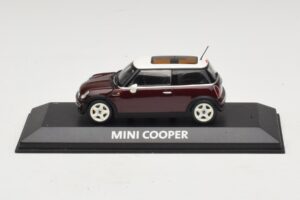 Mini Cooper S R53 Tummanpunainen Panoraamakatolla Minichamps 1:43 Mini Cooper S R53 Tummanpunainen Panoraamakatolla Minichamps 1:43 MINI019 Metalli
