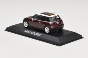 Mini Cooper S R53 Tummanpunainen Panoraamakatolla Minichamps 1:43 MINI019 Metalli — kuva 3 / 4