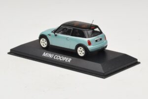 Mini Cooper S R53 Vaaleansininen Metallic Mustalla Katolla Minichamps 1:43 MINI030 Metalli — kuva 3 / 4