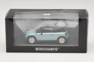 Mini Cooper S R53 Vaaleansininen Metallic Mustalla Katolla Minichamps 1:43 MINI030 Metalli — kuva 4 / 4