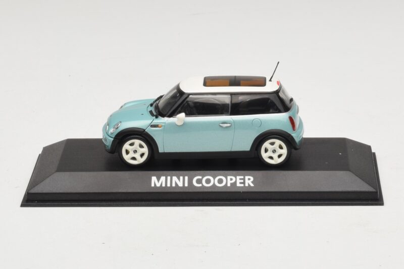 Mini Cooper S R53 Vaaleansininen Metallic Panoraamakatolla Minichamps 1:43 MINI018 Metalli