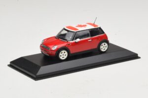 Mini Cooper S R53 Punainen Kanadan Lipulla Minichamps 1:43 MINI017 Metalli — kuva 2 / 5