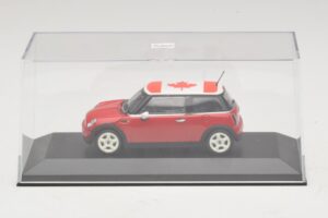 Mini Cooper S R53 Punainen Kanadan Lipulla Minichamps 1:43 MINI017 Metalli — kuva 4 / 5