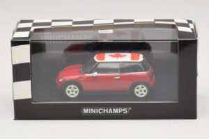 Mini Cooper S R53 Punainen Kanadan Lipulla Minichamps 1:43 MINI017 Metalli — kuva 5 / 5