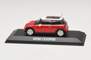 Mini Cooper S R53 Punainen Panoraamakatolla Minichamps 1:43 Mini Cooper S R53 Punainen Panoraamakatolla Minichamps 1:43 MINI024 Metalli