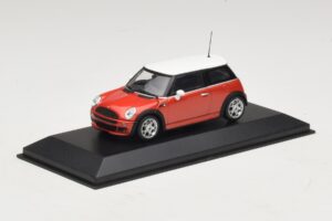 Mini Cooper S R53 Punainen Valkoisella Katolla Minichamps 1:43 MINI025 Metalli — kuva 2 / 5