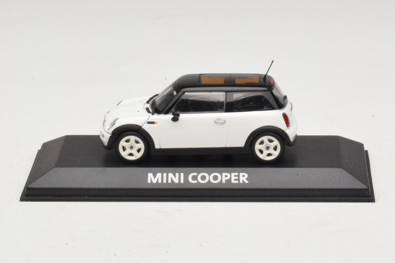 Mini Cooper S R53 Valkoinen Mustalla Katolla Minichamps 1:43 MINI027 Metalli