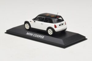 Mini Cooper S R53 Valkoinen Mustalla Katolla Minichamps 1:43 MINI027 Metalli — kuva 3 / 4
