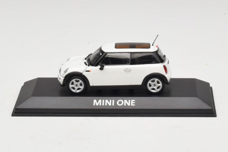 Mini Cooper S R53 Valkoinen Panoraamakatolla Minichamps 1:43 MINI020 Metalli