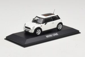 Mini Cooper S R53 Valkoinen Panoraamakatolla Minichamps 1:43 MINI020 Metalli — kuva 2 / 5