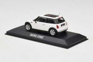 Mini Cooper S R53 Valkoinen Panoraamakatolla Minichamps 1:43 MINI020 Metalli — kuva 3 / 5