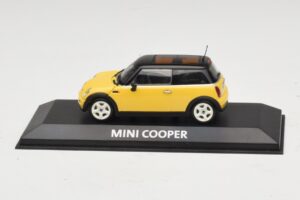 Mini Cooper S R53 Keltainen Mustalla Katolla Minichamps 1:43 Mini Cooper S R53 Keltainen Mustalla Katolla Minichamps 1:43 MINI031 Metalli