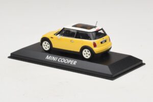 Mini Cooper S R53 Keltainen Keltaisella Panoraamakatolla Minichamps 1:43 MINI029 Metalli — kuva 3 / 4