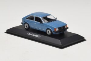 Opel Kadett D Sininen Maxichamps 1:43 940044100 Metalli — kuva 3 / 5