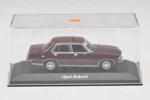 Opel Rekord D Tummanpunainen Maxichamps 1:43 940044000 Metalli — kuva 4 / 5