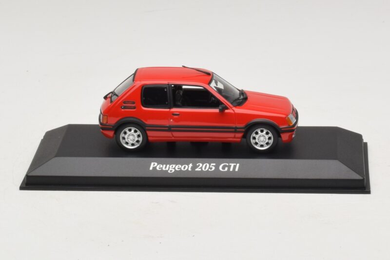 Peugeot 205 GTi Punainen Maxichamps 1:43 940112300 Metalli