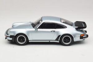 Porsche 911 930 Turbo 3.3 Hopea KK-Scale 1:18 KKDC181444 Metalli — kuva 3 / 6