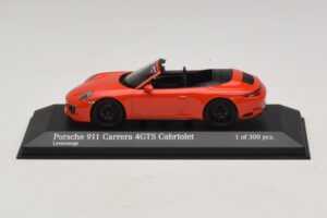Porsche 911 991.1 Carrera 4 GTS Avoauto Oranssi Minichamps 1:43 410067331 Metalli