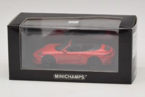 Porsche 911 991.1 Carrera 4 GTS Avoauto Punainen Minichamps 1:43 410067330 Metalli — kuva 5 / 5