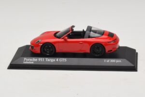 Porsche 911 991.1 Targa 4 GTS Punainen Minichamps 1:43 410067340 Metalli