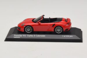 Porsche 911 991.1 Turbo S Avoauto Punainen Minichamps 1:43 410067180 Metalli