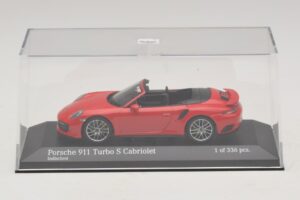 Porsche 911 991.1 Turbo S Avoauto Punainen Minichamps 1:43 410067180 Metalli — kuva 4 / 5