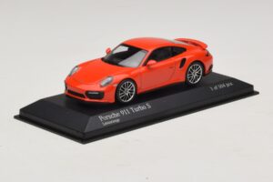 Porsche 911 991.1 Turbo S Oranssi Minichamps 1:43 410067171 Metalli — kuva 2 / 5