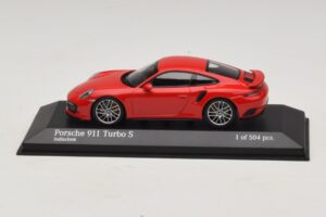 Porsche 911 991.1 Turbo S Punainen Minichamps 1:43 410067170 Metalli