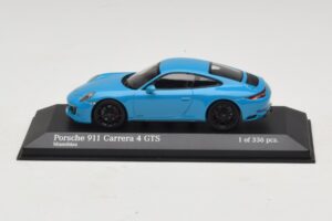 Porsche 911 991.2 Carrera 4 GTS Miami Blue Minichamps 1:43 410067322 Metalli