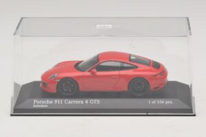 Porsche 911 991.2 Carrera 4 GTS Punainen Minichamps 1:43 410067320 Metalli — kuva 4 / 5