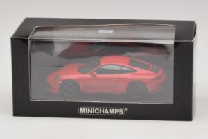 Porsche 911 991.2 Carrera 4 GTS Punainen Minichamps 1:43 410067320 Metalli — kuva 5 / 5