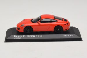 Porsche 911 991.2 Carrera 4 GTS Oranssi Minichamps 1:43 410067321 Metalli