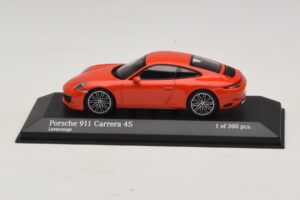 Porsche 911 991.2 Carrera 4S Oranssi Minichamps 1:43 410067241 Metalli