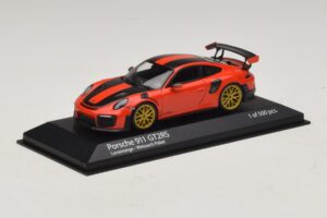 Porsche 911 991.2 GT2 RS Weissach Package Oranssi Minichamps 1:43 410067224 Metalli — kuva 2 / 5