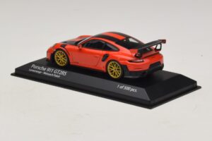 Porsche 911 991.2 GT2 RS Weissach Package Oranssi Minichamps 1:43 410067224 Metalli — kuva 3 / 5
