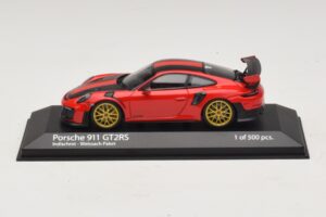 Porsche 911 991.2 GT2 RS Weissach Package Punainen Minichamps 1:43 410067221 Metalli