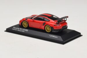 Porsche 911 991.2 GT2 RS Weissach Package Punainen Minichamps 1:43 410067221 Metalli — kuva 3 / 5