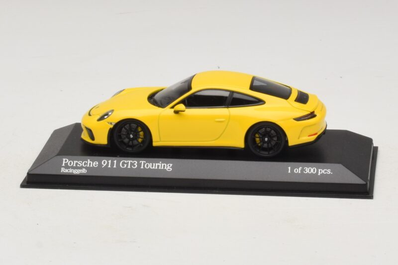 Porsche 911 991.2 GT3 Touring Keltainen Minichamps 1:43 410067421 Metalli