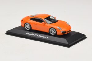 Porsche 911 991 Carrera S Oranssi Maxichamps 1:43 940060221 Metalli — kuva 3 / 5
