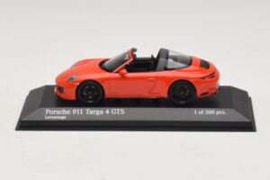 Porsche 911 991 Targa 4 GTS Oranssi Minichamps 1:43 410067341 Metalli