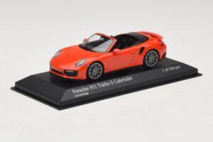 Porsche 911 991 Turbo S Avoauto Oranssi Minichamps 1:43 410067181 Metalli — kuva 2 / 5