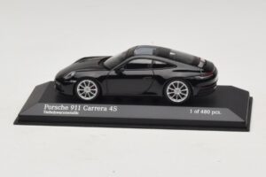 Porsche 911 992 Carrera 4S Musta Metallic Minichamps 1:43 410069320 Metalli